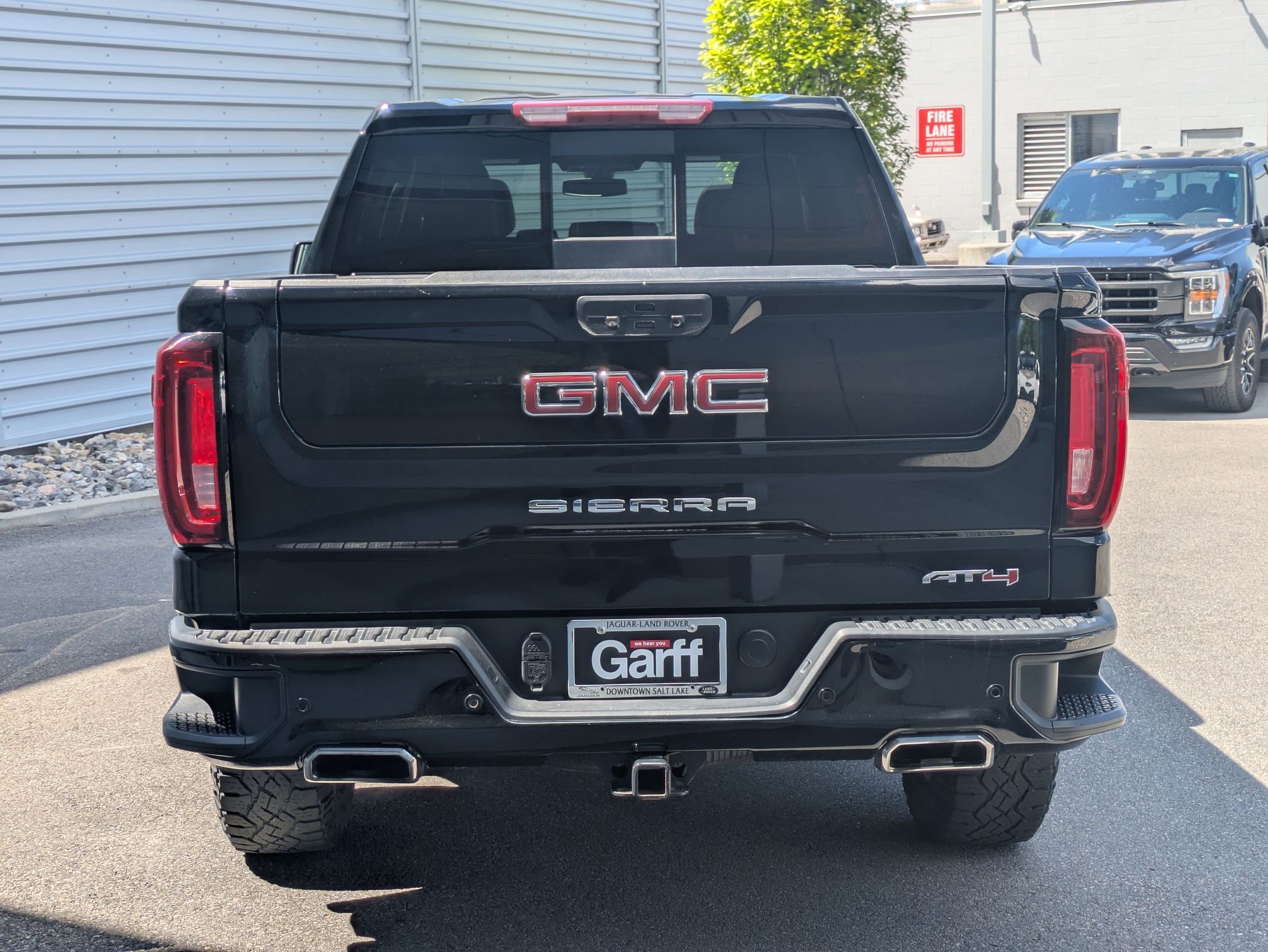 Used 2022 GMC Sierra 1500 AT4 w/ AT4 Premium Package AWD/4WD image 6