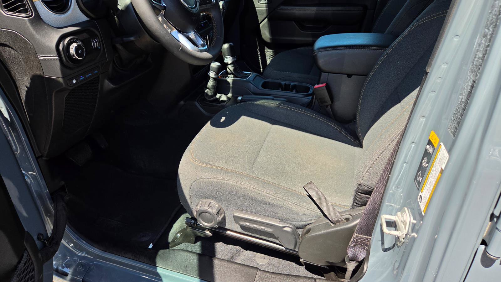 Used 2024 Jeep Wrangler Sahara image 26