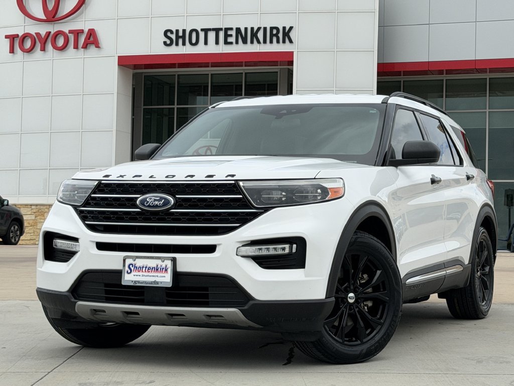 Used 2020 Ford Explorer XLT w/ Equipment Group 202A RWD image 2