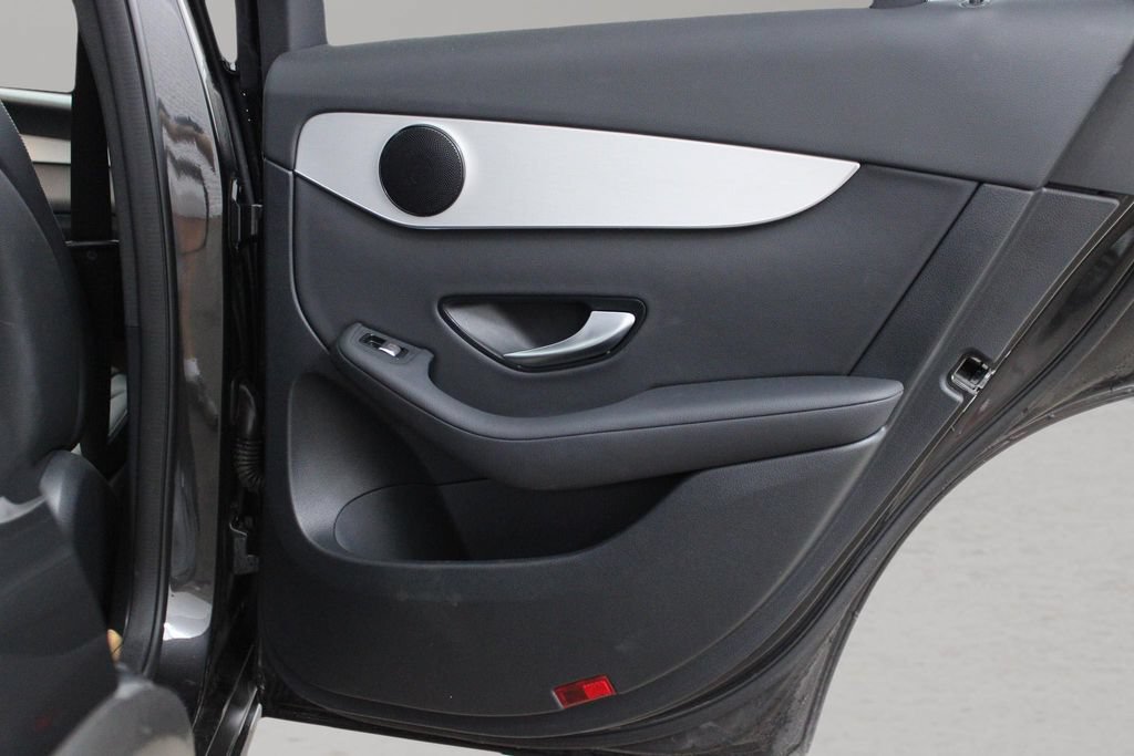 Used 2022 Mercedes-Benz GLC 300 image 29