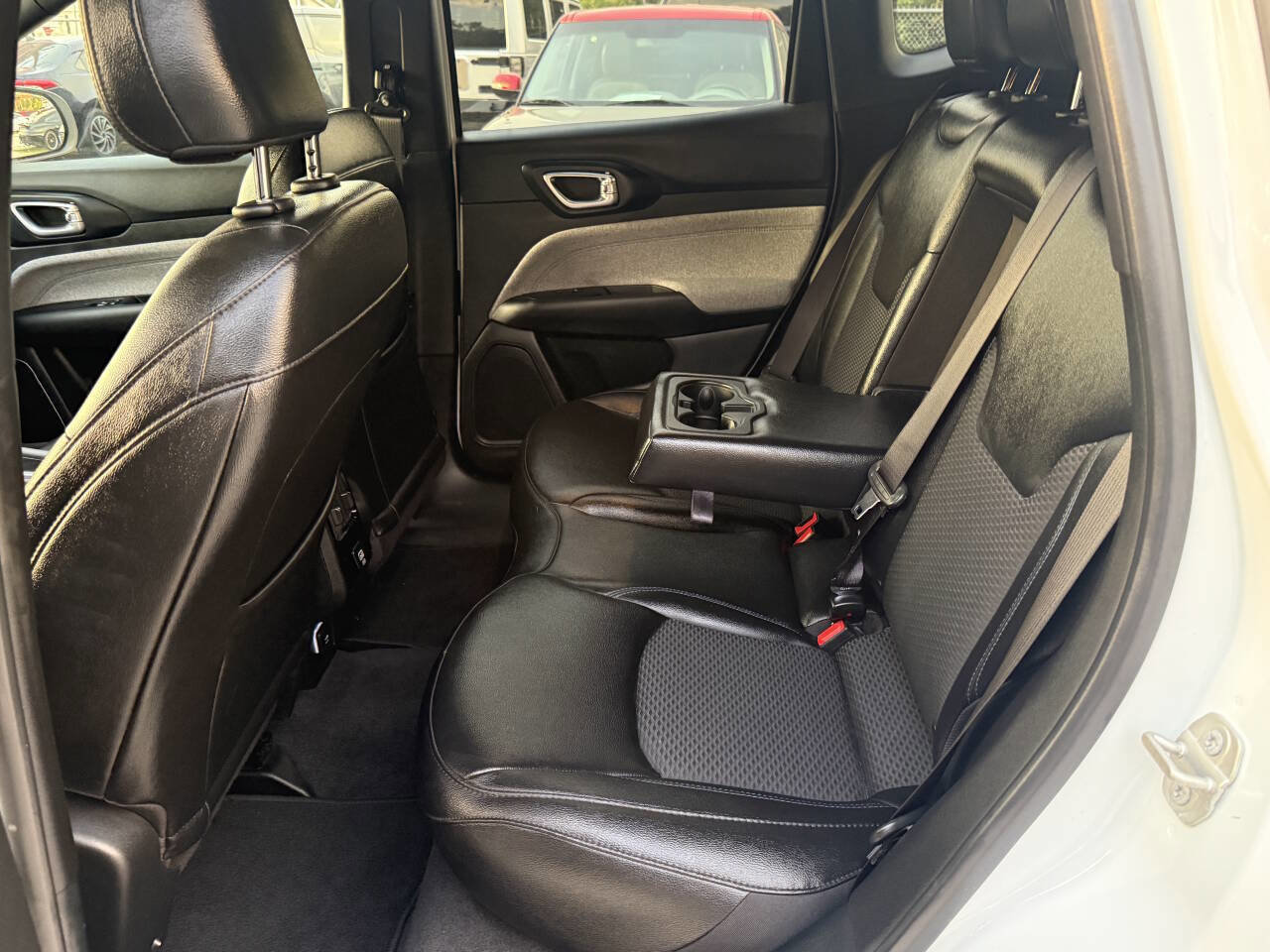 Used 2024 Jeep Compass Latitude image 17