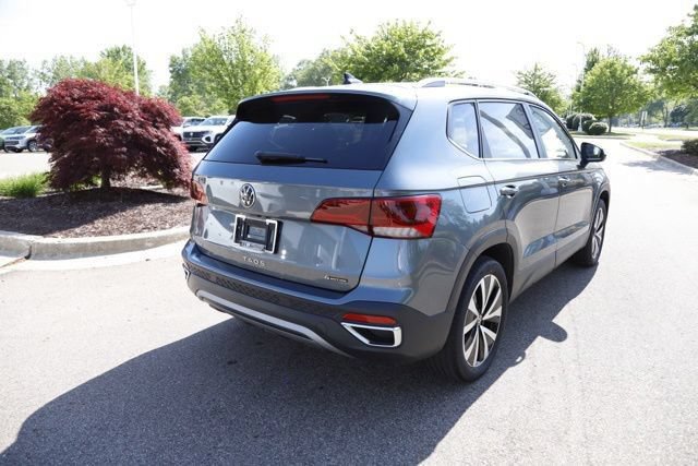 Used 2022 Volkswagen Taos SE w/ Panoramic Sunroof Package AWD/4WD image 3