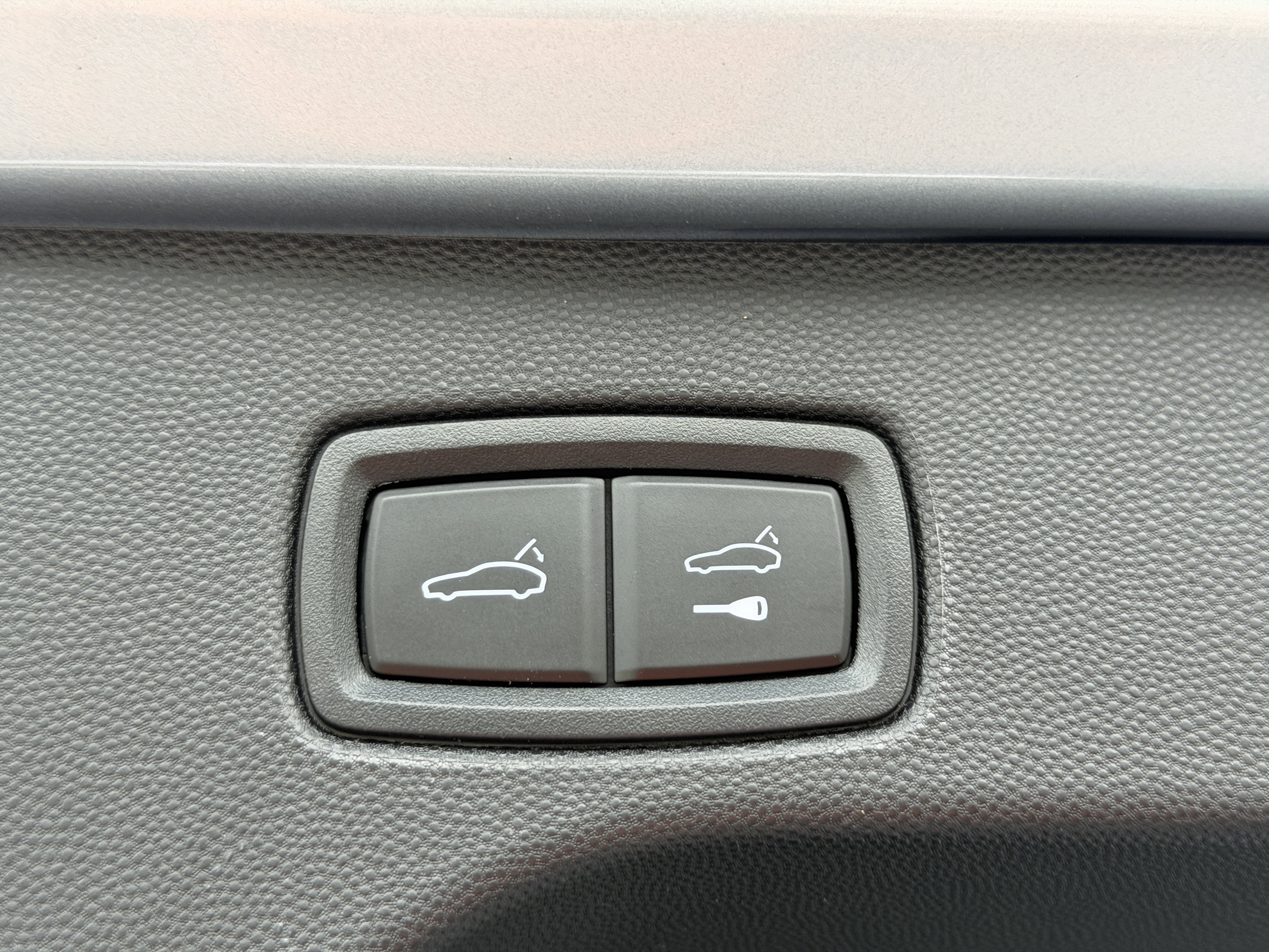 Used 2024 Porsche Macan 4 Electric image 16