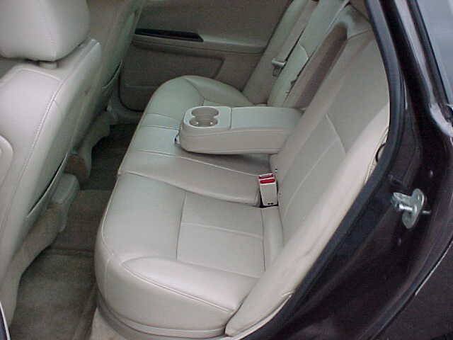Used 2009 Chevrolet Impala LT w/ Luxury Edition Package FWD image 16