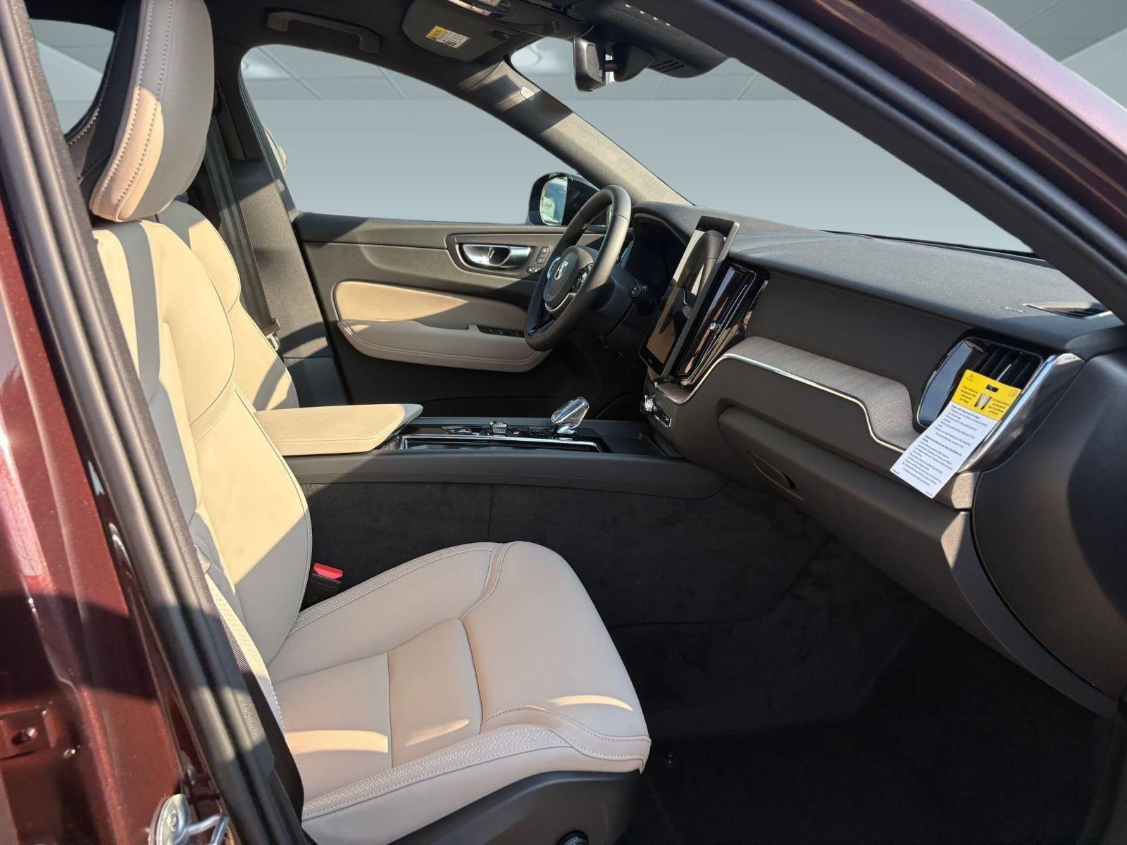 New 2026 Volvo XC60 B5 Plus w/ Climate Package image 27