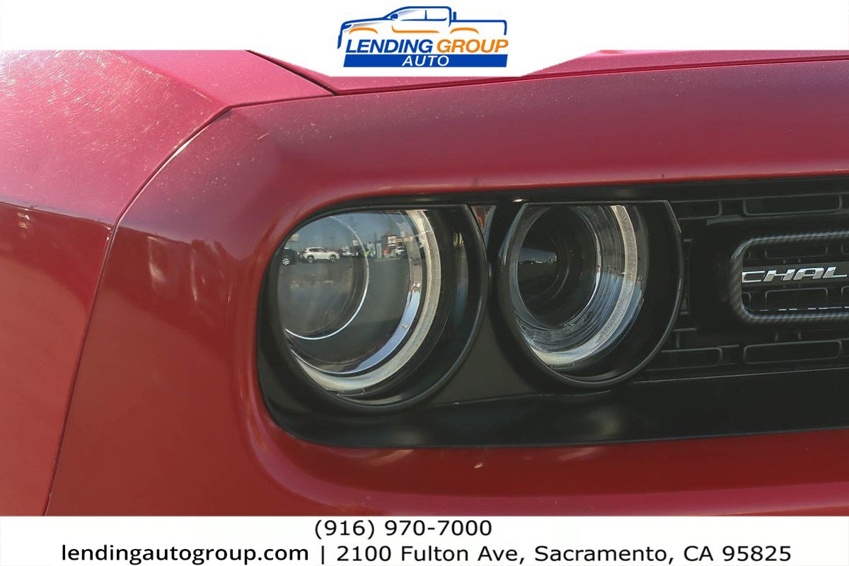 Used 2015 Dodge Challenger SXT image 7