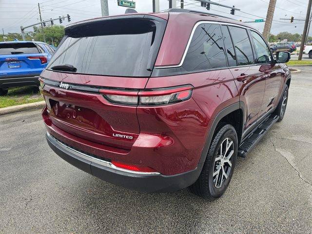 Used 2025 Jeep Grand Cherokee Limited w/ Trailer Tow Package AWD/4WD image 5