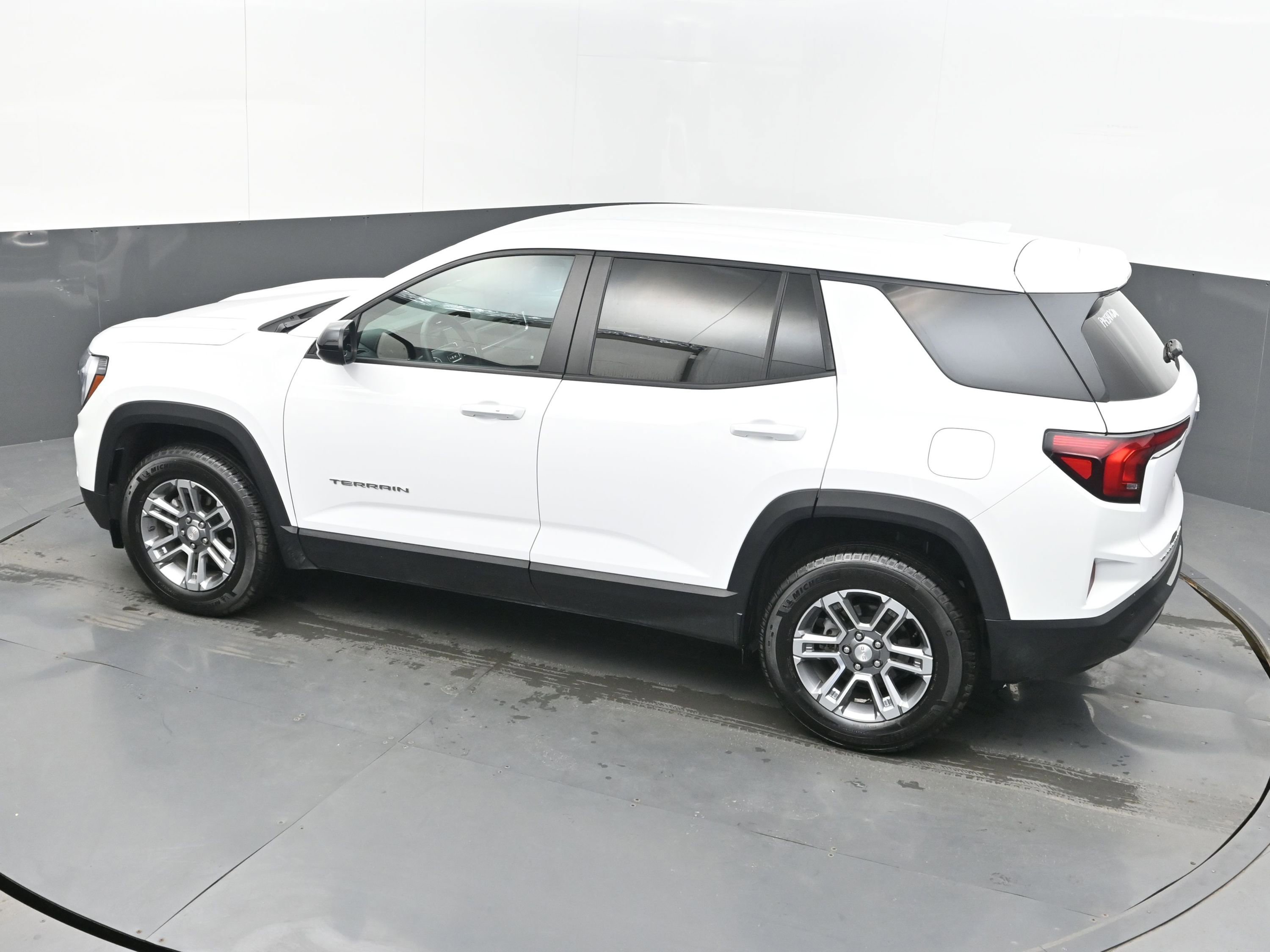 Used 2025 GMC Terrain Elevation image 23