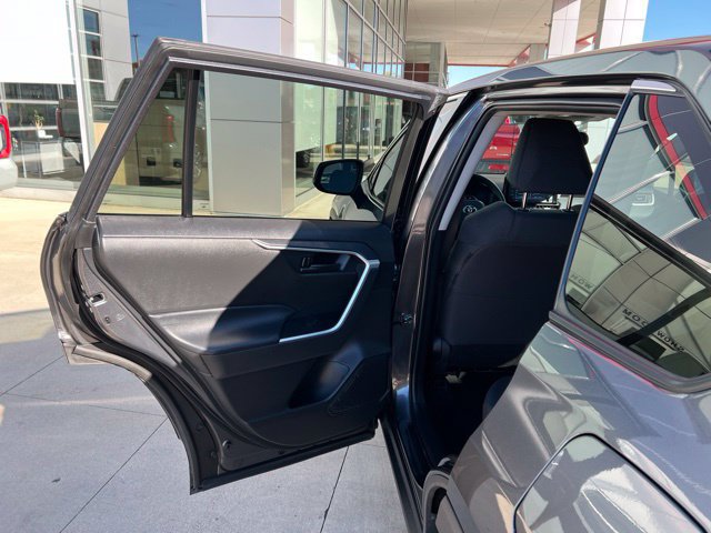 Used 2022 Toyota RAV4 LE AWD/4WD image 31