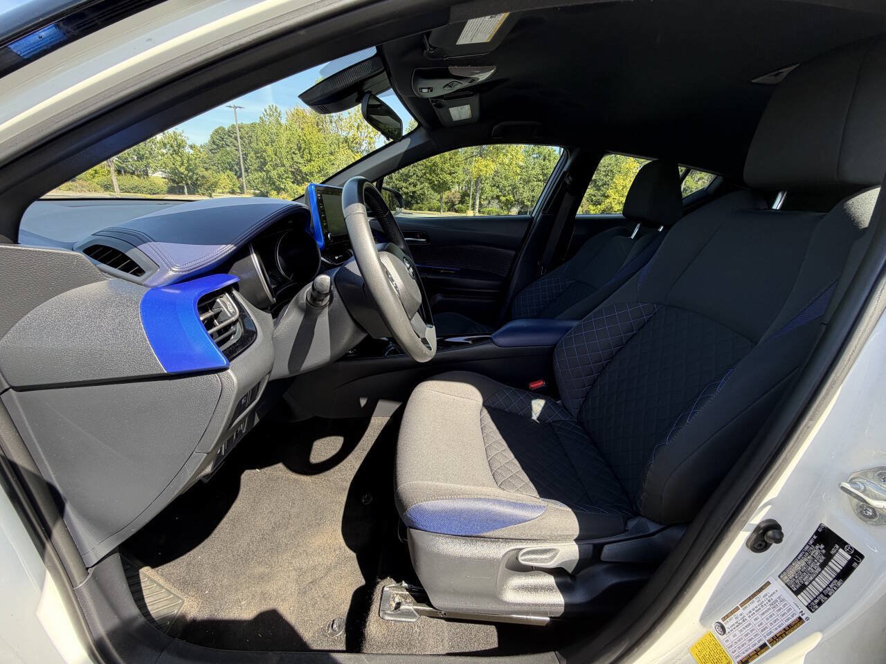Used 2020 Toyota C-HR XLE FWD image 12
