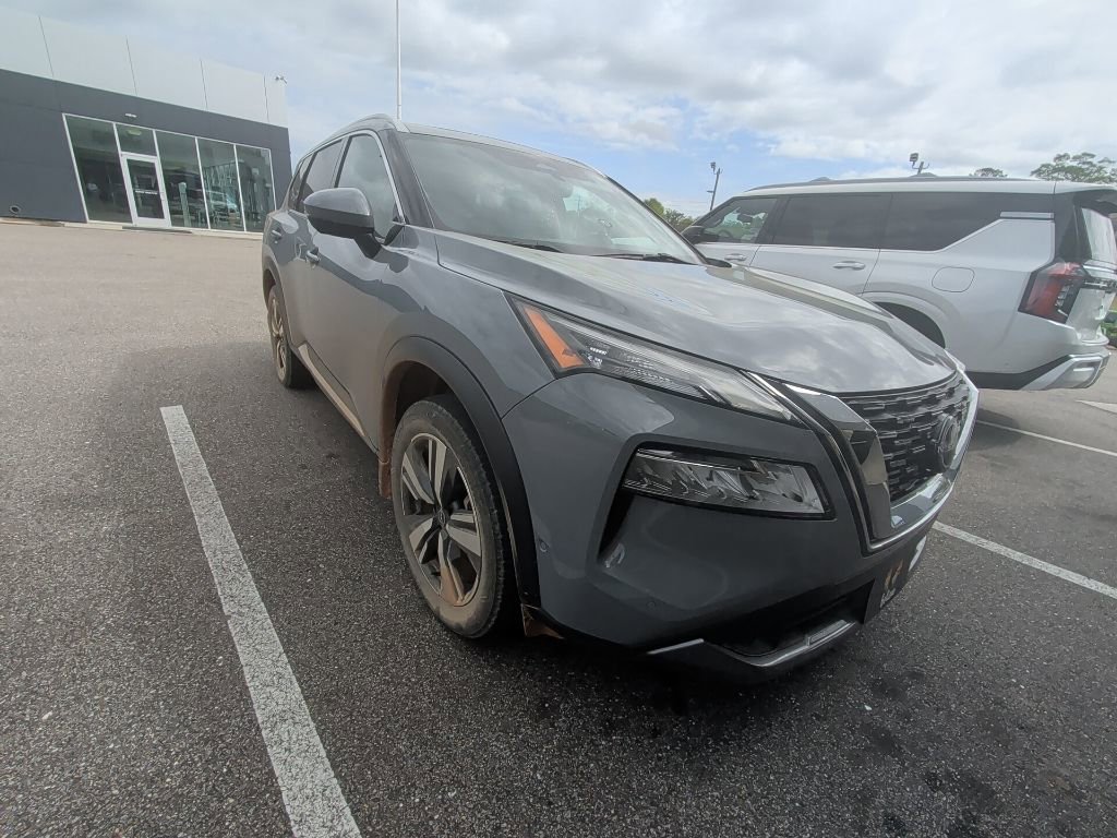 Used 2023 Nissan Rogue SL w/ SL Premium Package image 3