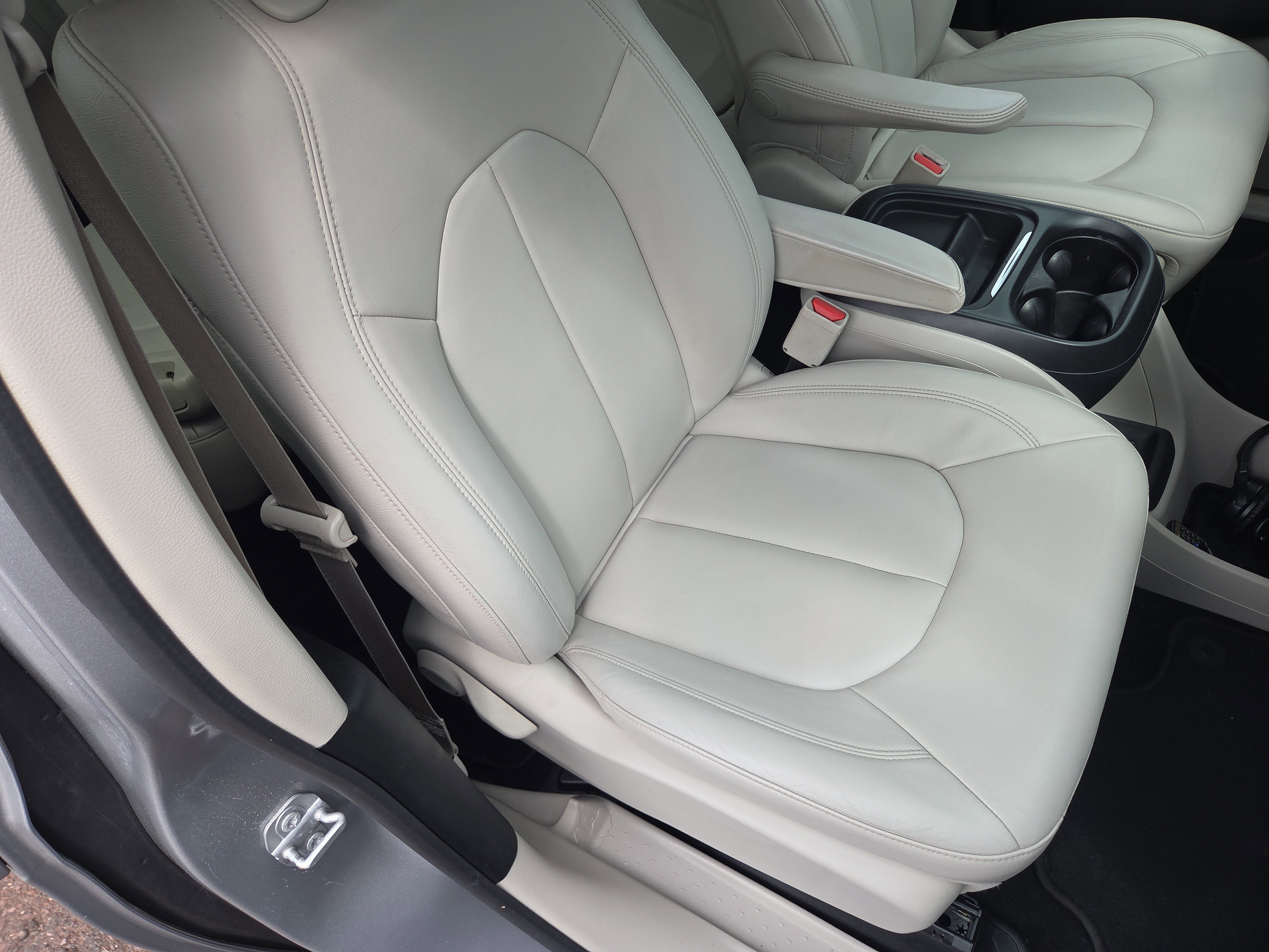 Used 2017 Chrysler Pacifica Touring-L FWD image 16