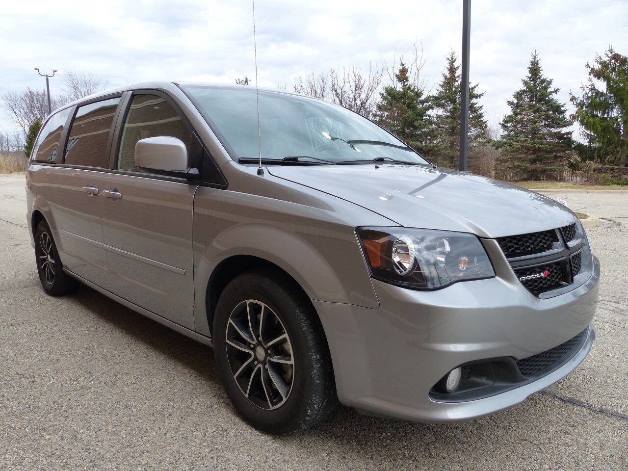 Used 2016 Dodge Grand Caravan R/T w/ Driver Convenience Group image 10