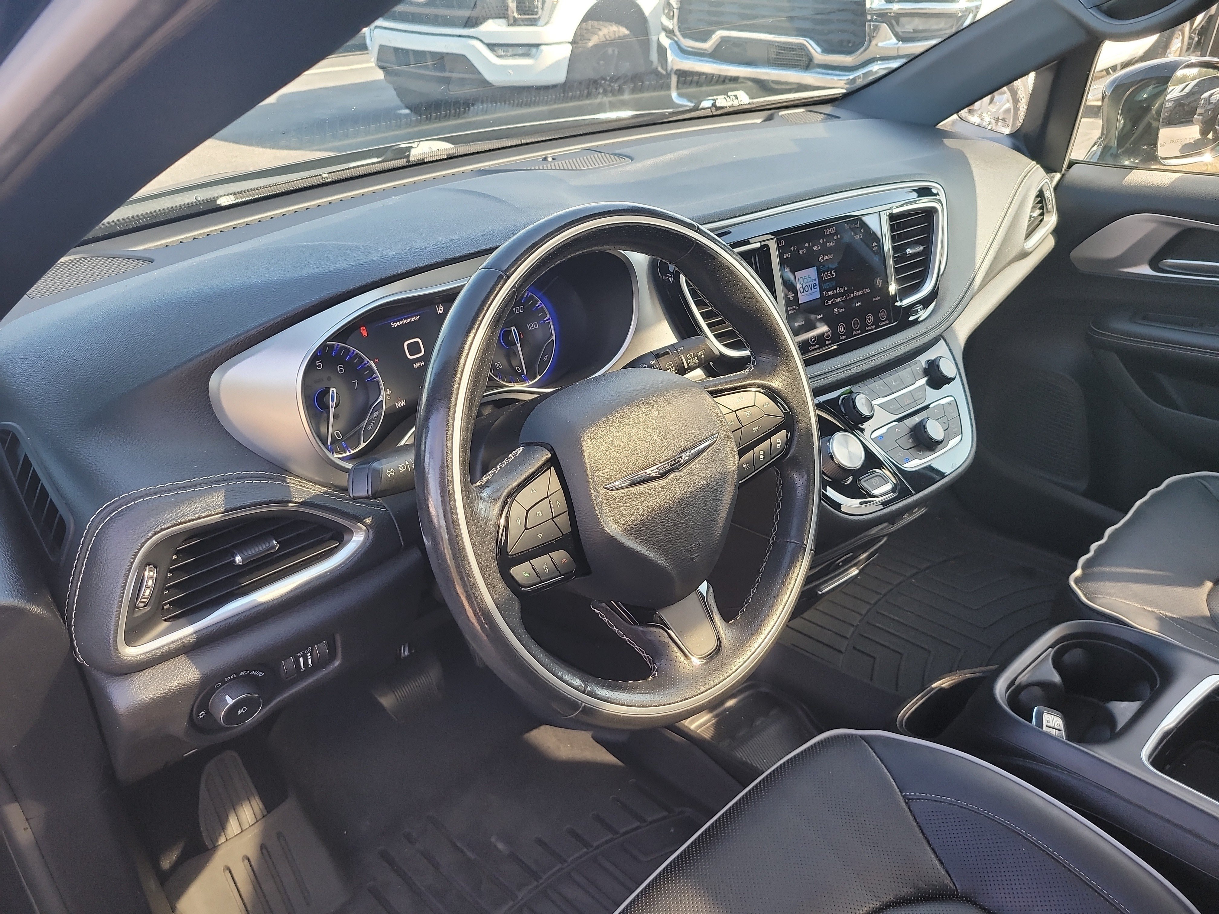 Used 2020 Chrysler Pacifica Limited w/ Advanced Safetytec Group FWD image 19
