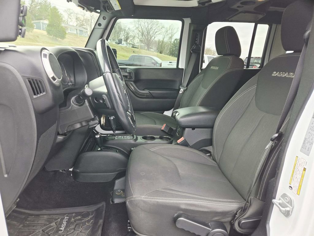 Used 2017 Jeep Wrangler Unlimited Sahara w/ Max Tow Package image 11