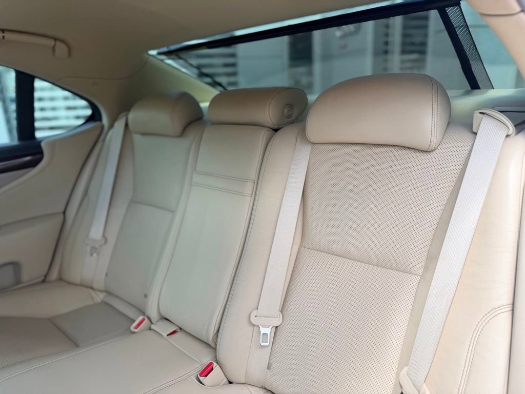 Used 2015 Lexus LS 460 w/ Comfort Package RWD image 10
