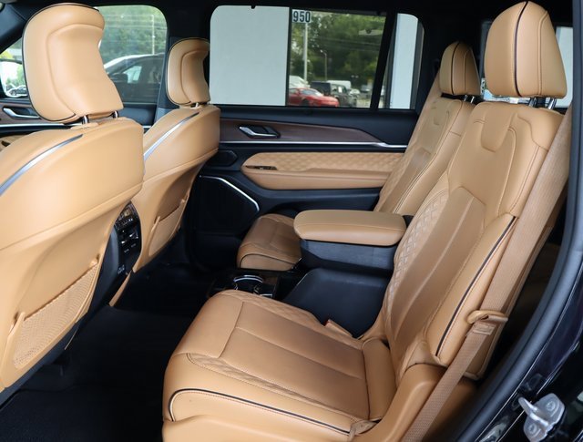 Used 2021 Jeep Grand Cherokee L Summit w/ Luxury Tech Group V image 40