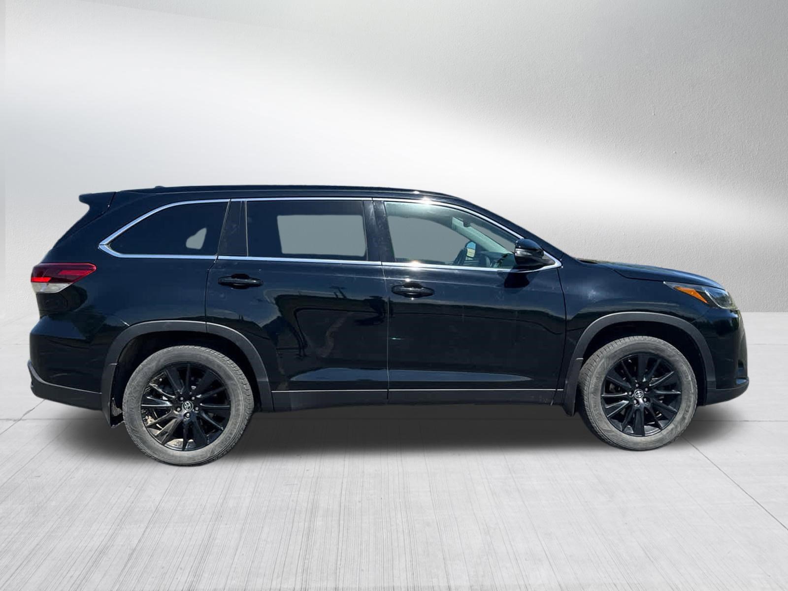 Used 2019 Toyota Highlander SE AWD/4WD image 11