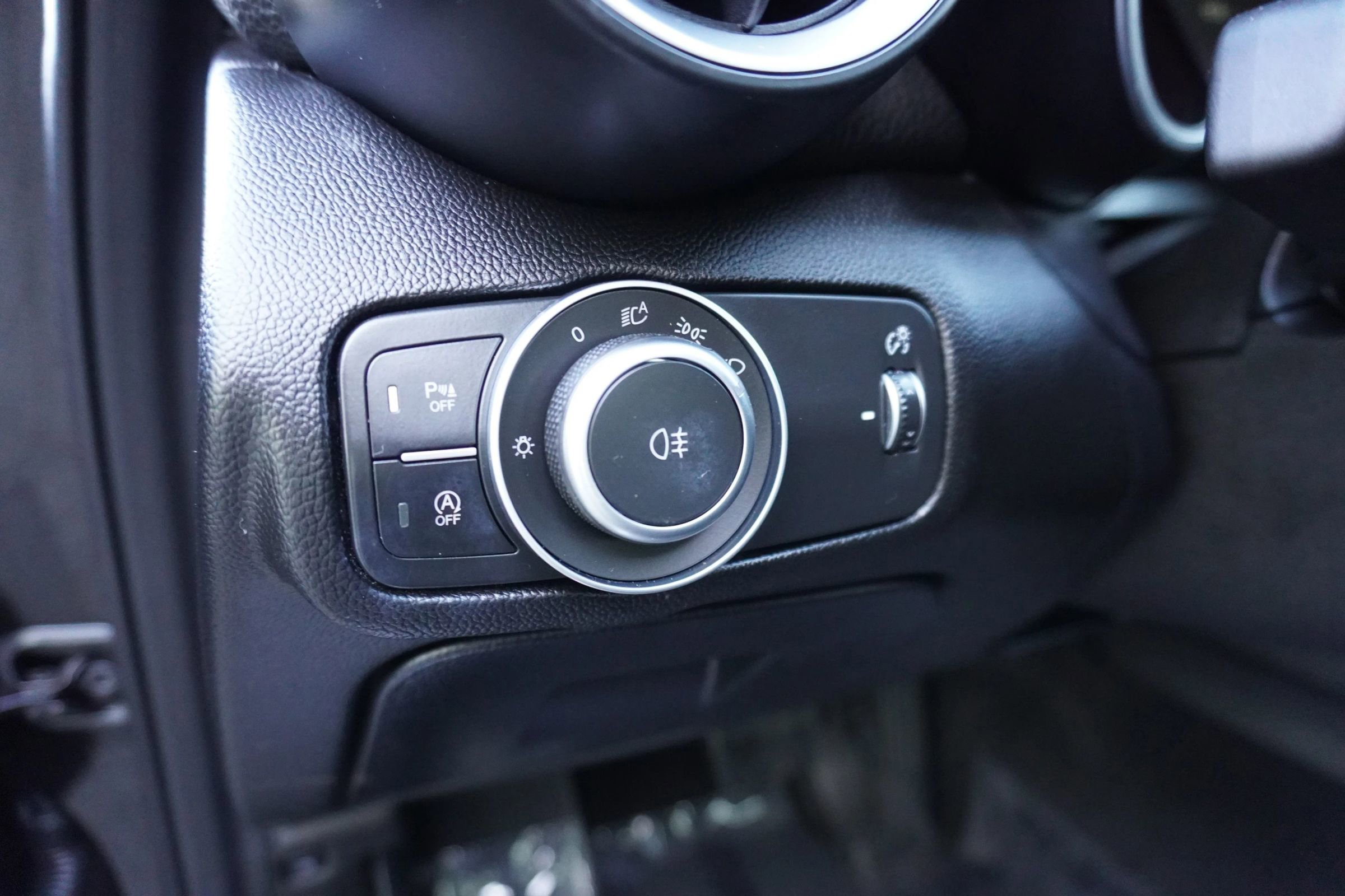 Used 2017 Alfa Romeo Giulia AWD image 24