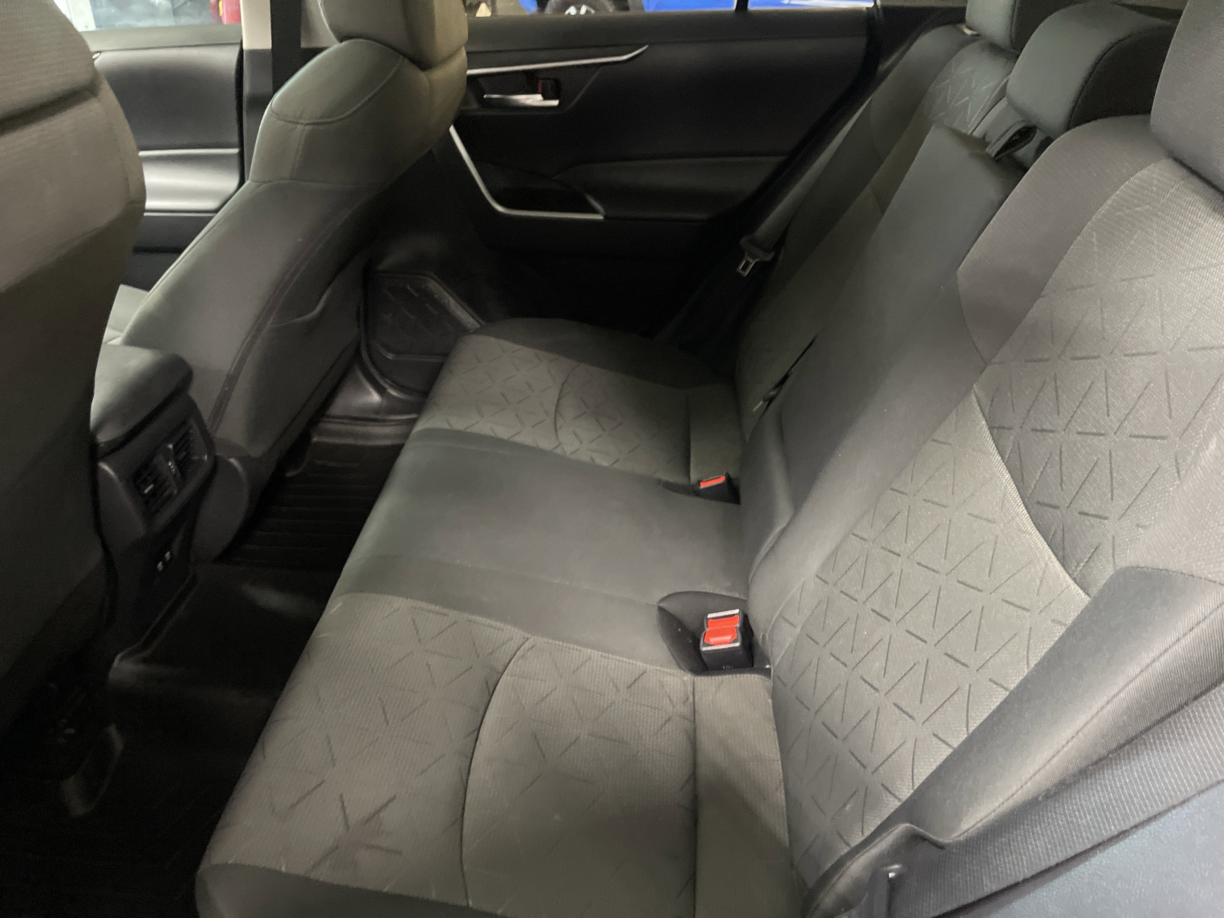 Used 2021 Toyota RAV4 XLE w/ Convenience Package FWD image 32