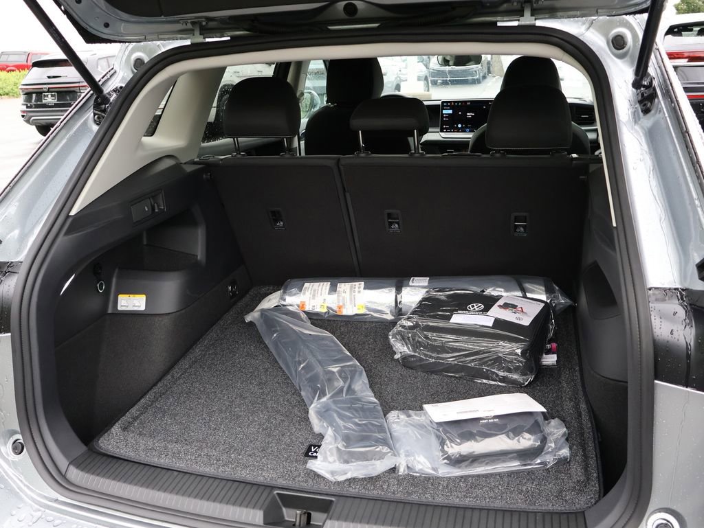 Used 2025 Volkswagen Tiguan S image 19