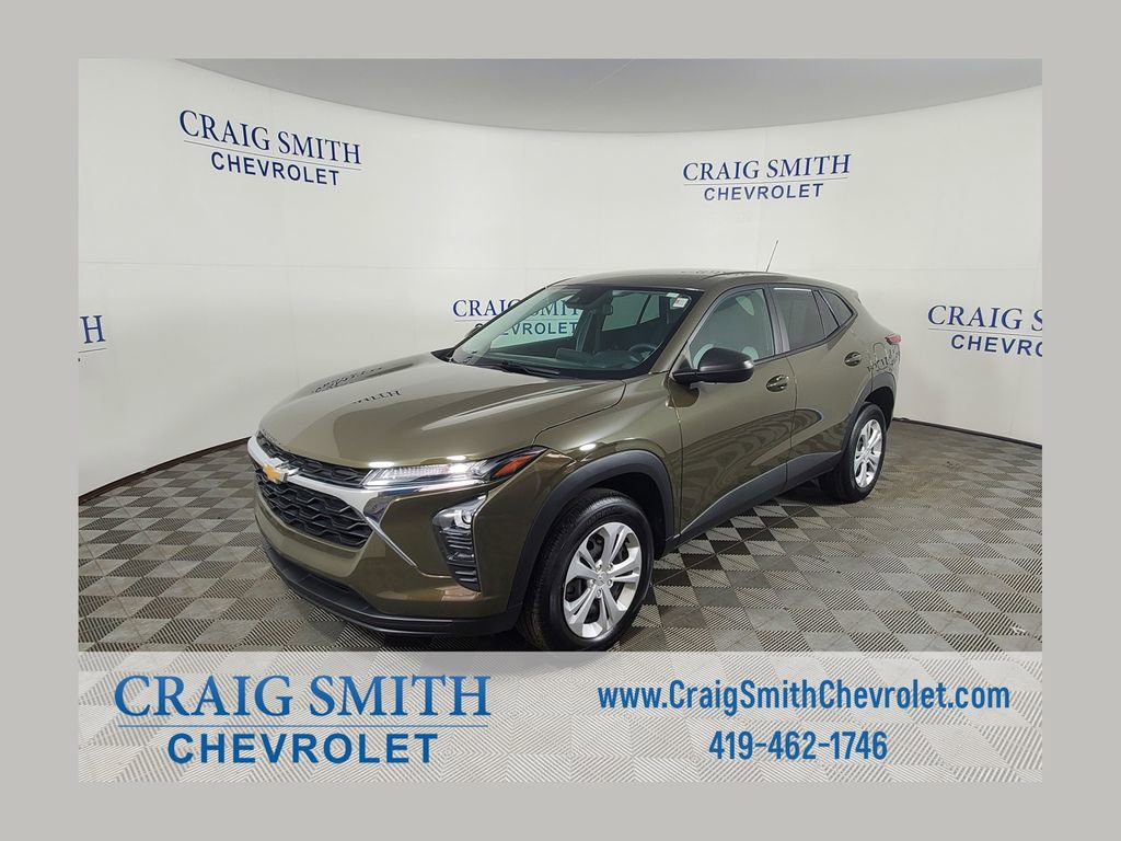 Used 2024 Chevrolet Trax LS FWD image 1