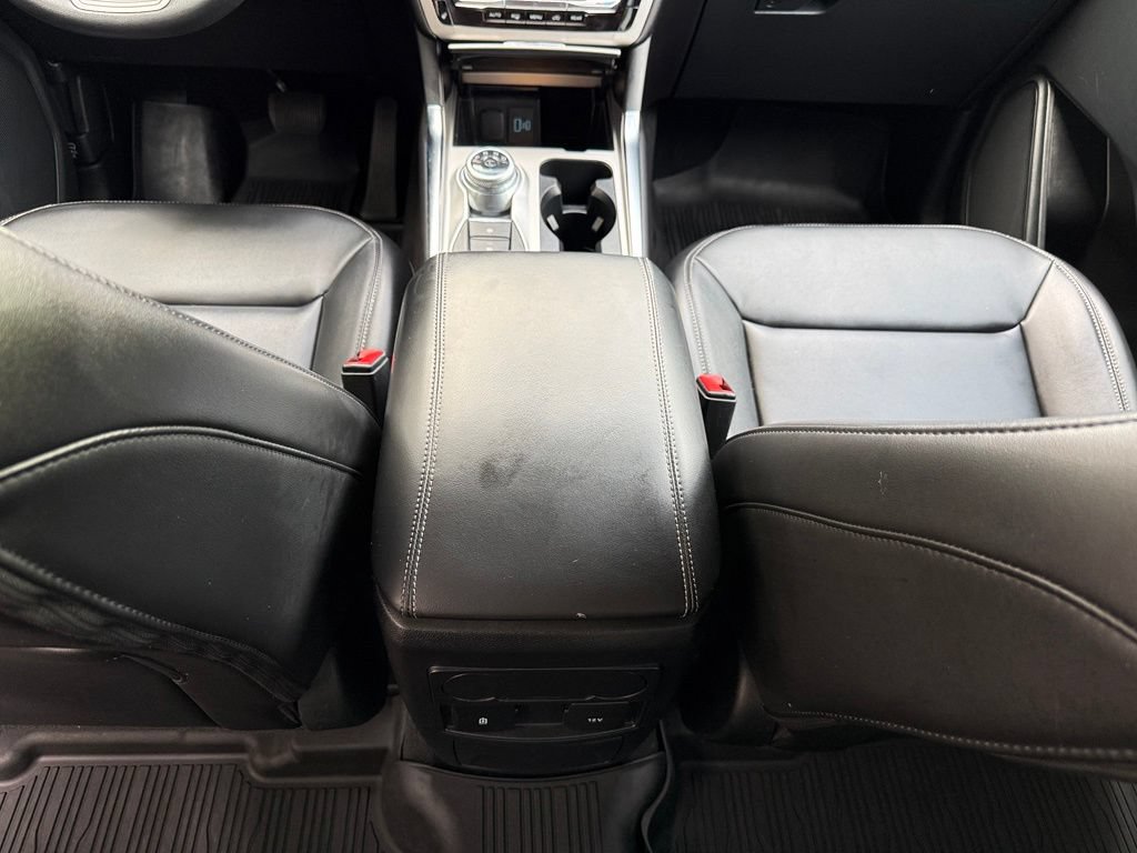 Used 2024 Ford Explorer XLT w/ Equipment Group 202A AWD/4WD image 33