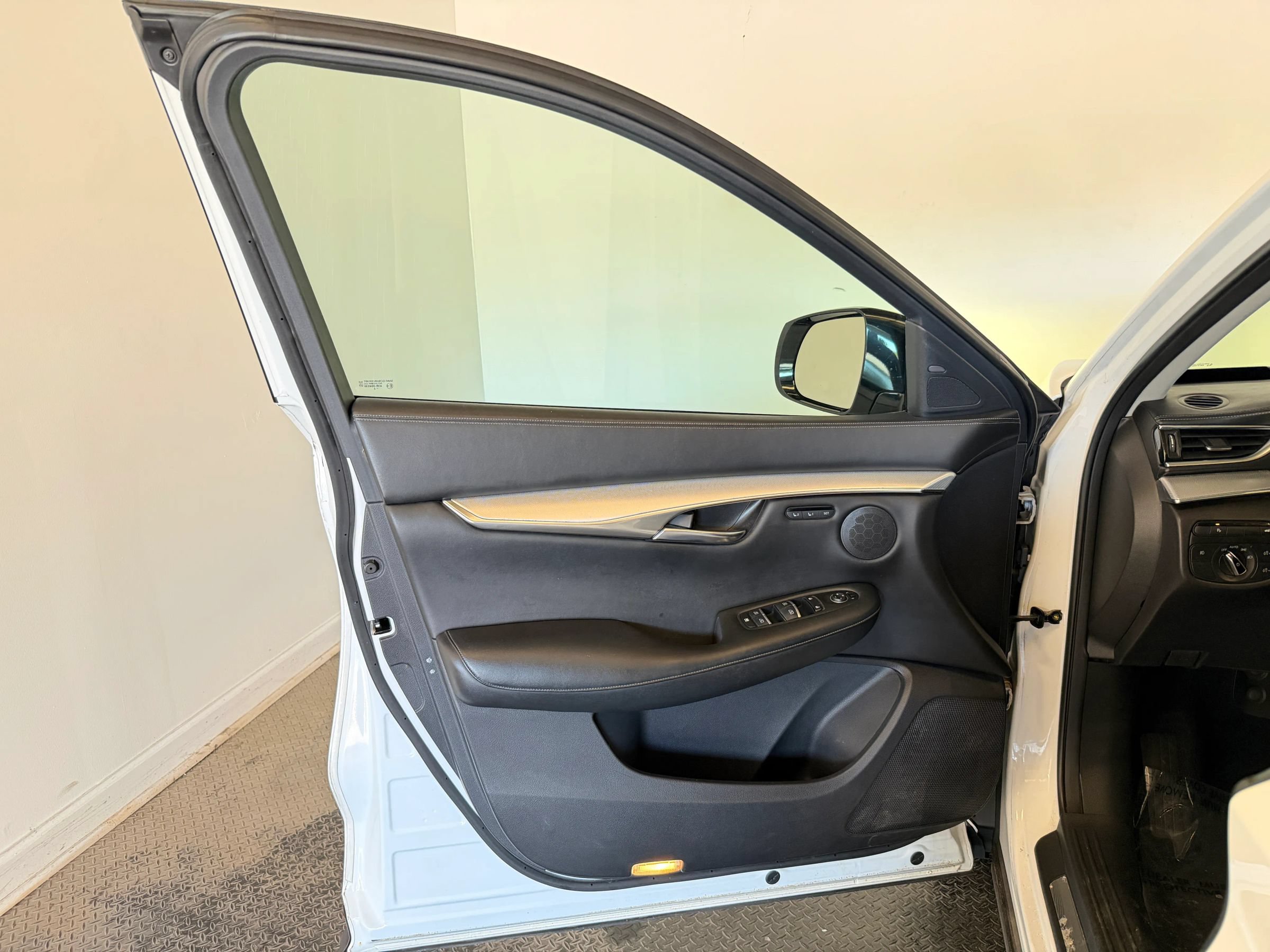 Used 2019 INFINITI QX50 Essential AWD/4WD image 10