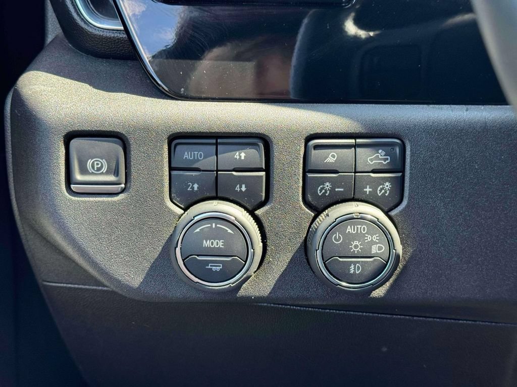 Used 2025 Chevrolet Silverado 3500 High Country AWD/4WD image 21