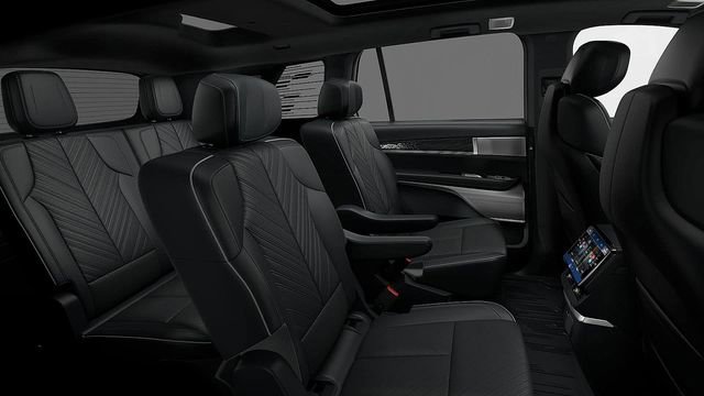 New 2026 Cadillac Vistiq Platinum w/ LPO, Floor Liner Package image 36