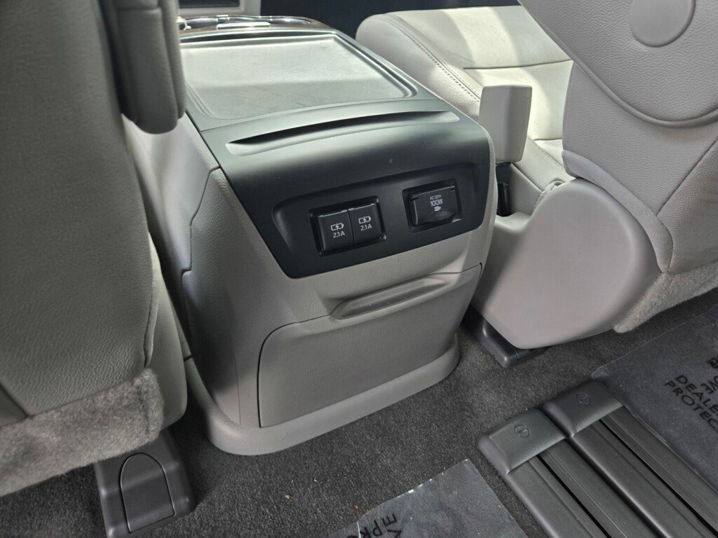 Used 2018 Toyota Sienna XLE w/ XLE Navigation Package image 13