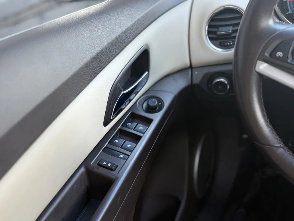 Used 2015 Chevrolet Cruze LT w/ Sun, Sound and Sport Package image 39