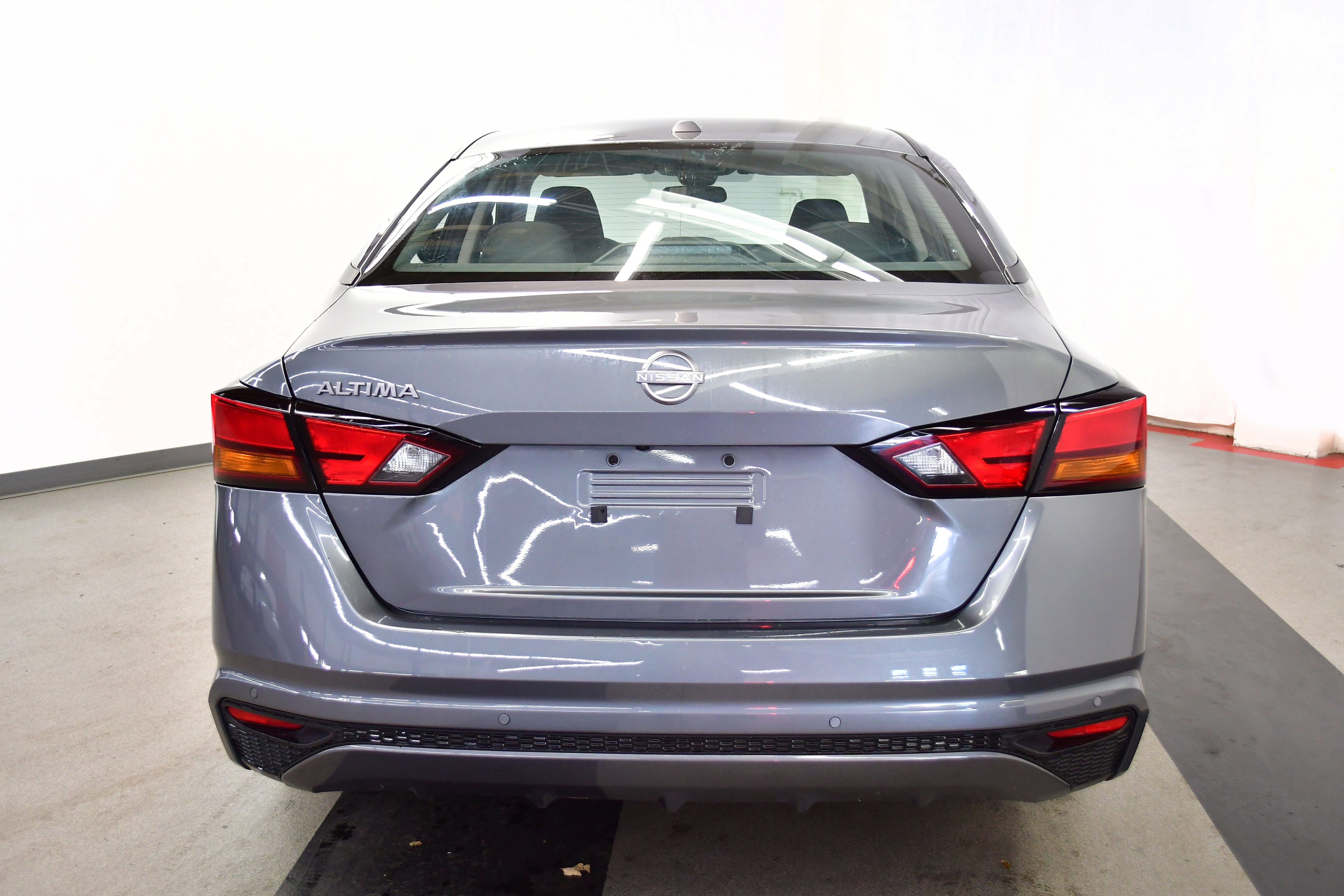 Used 2025 Nissan Altima 2.5 SV FWD image 6