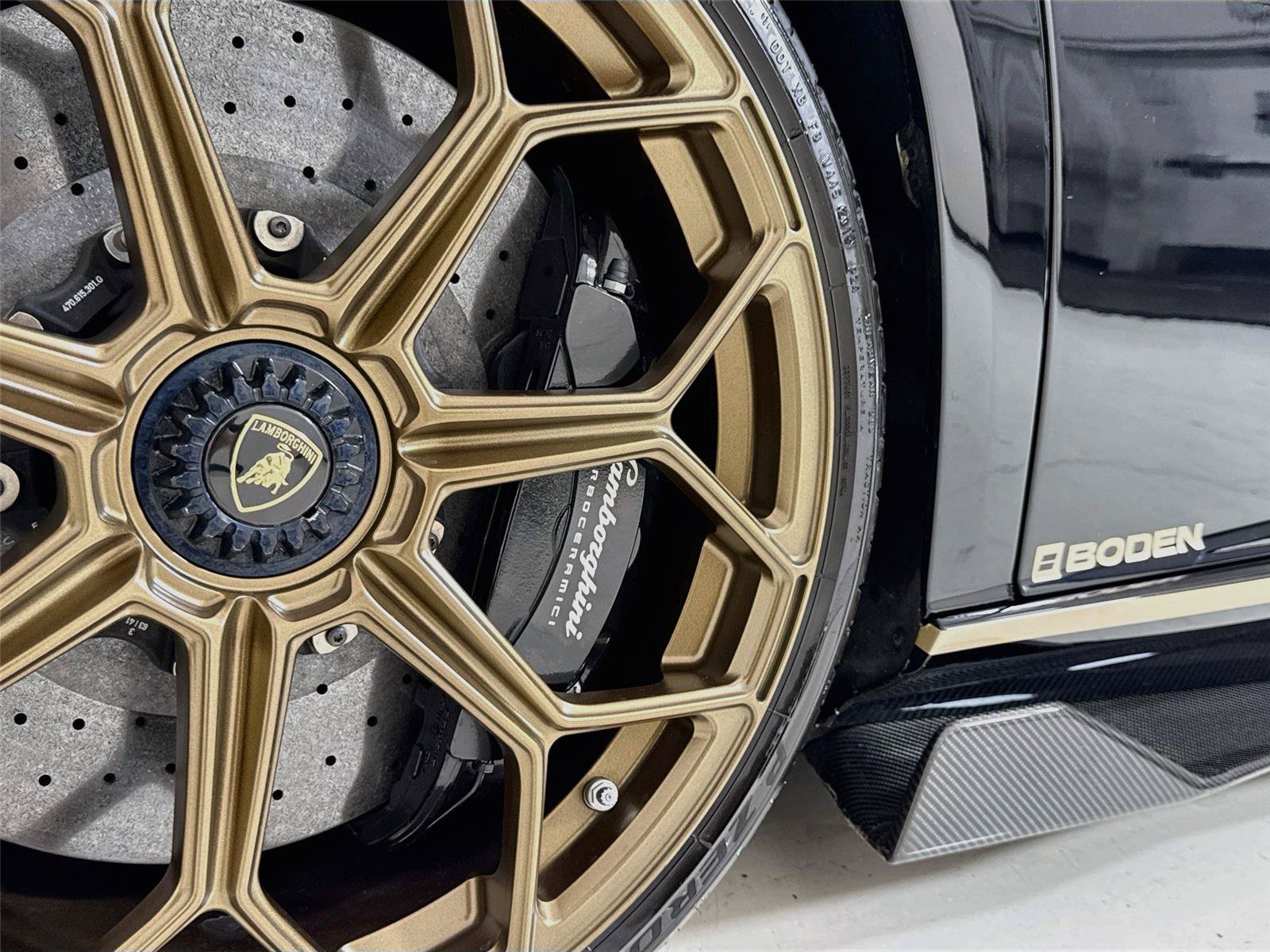 Used 2020 Lamborghini Aventador SVJ AWD/4WD image 35