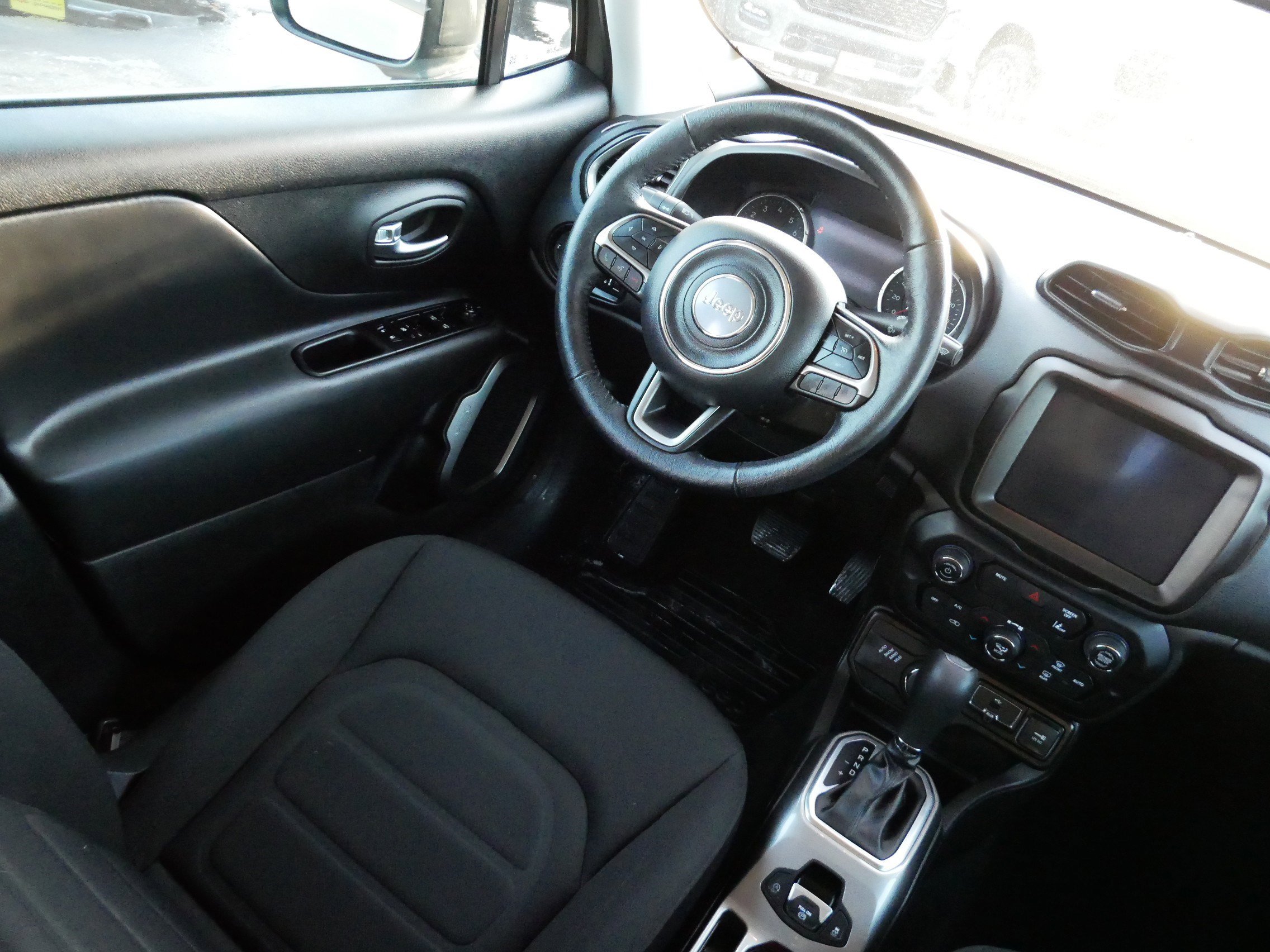 Used 2022 Jeep Renegade Latitude w/ Convenience Group image 9