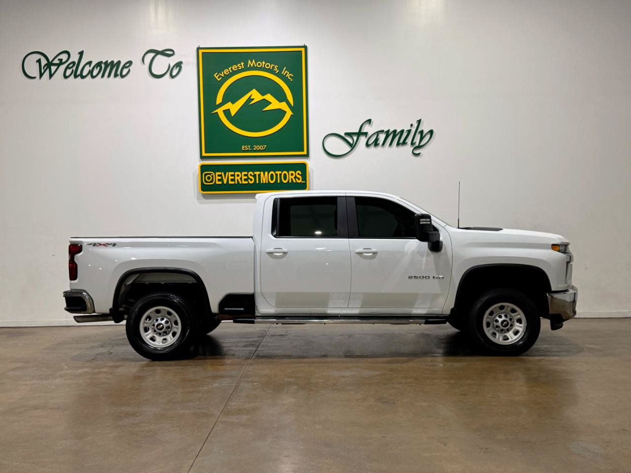 Used 2021 Chevrolet Silverado 2500 LT AWD/4WD image 9