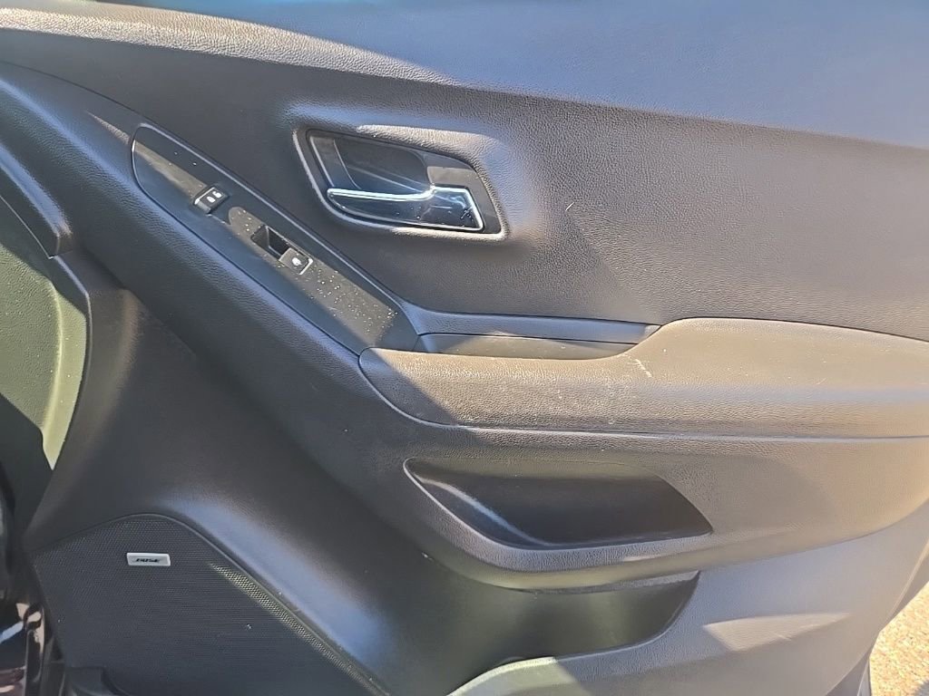 Used 2018 Chevrolet Trax Premier w/ Midnight Edition FWD image 22