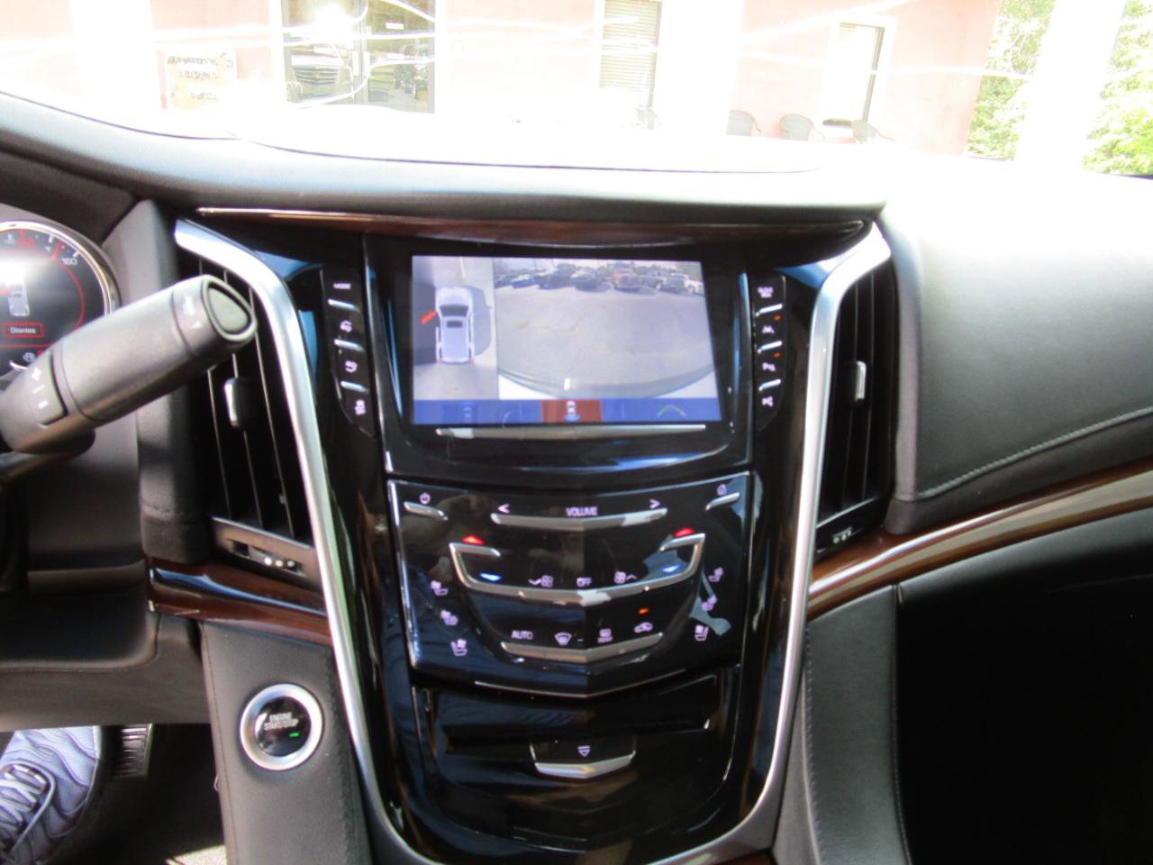 Used 2020 Cadillac Escalade Luxury RWD image 16