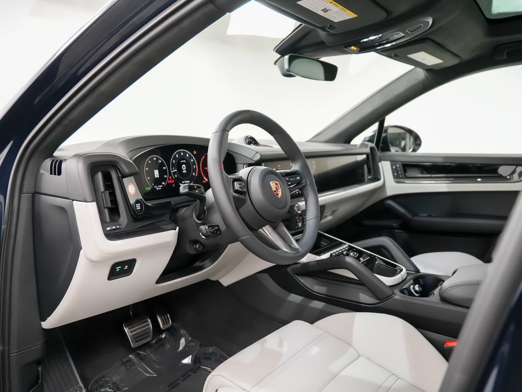 New 2026 Porsche Cayenne GTS AWD/4WD image 3