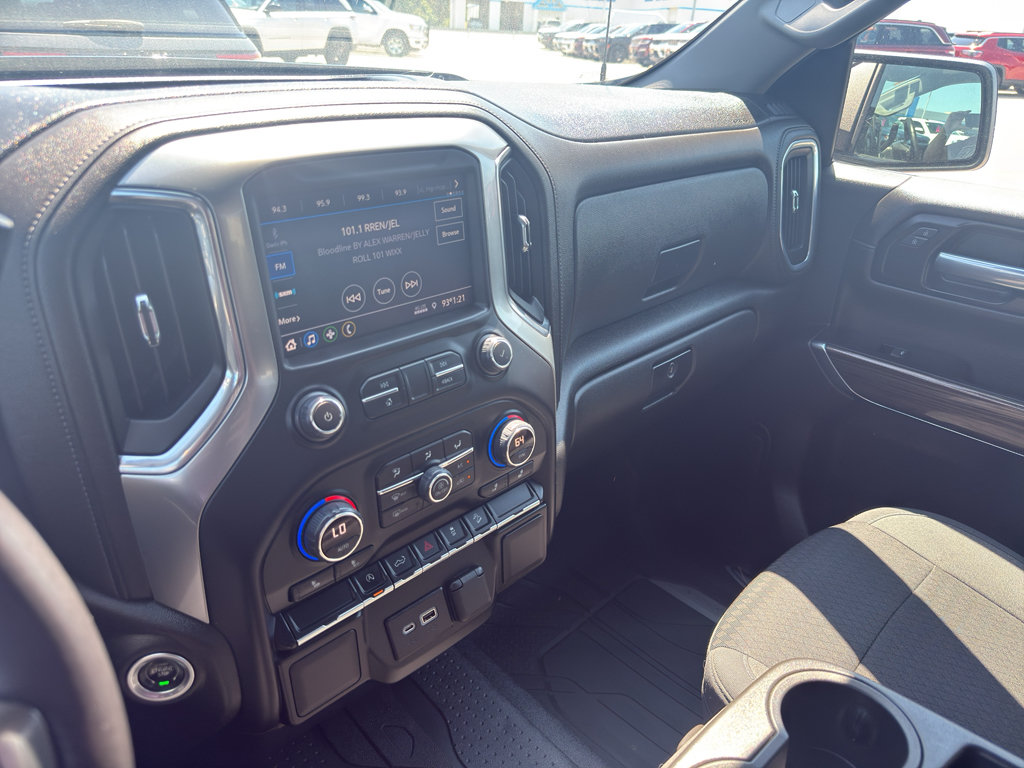 Used 2022 Chevrolet Silverado 1500 RST w/ Z71 Off-Road Package AWD/4WD image 23