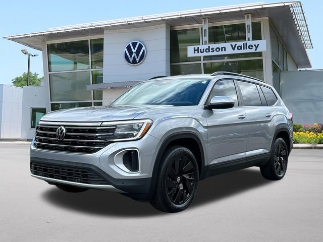 Certified 2025 Volkswagen Atlas SE w/ Black Wheel Package