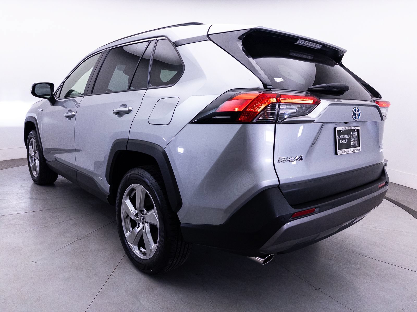Used 2019 Toyota RAV4 Limited w/ Carpet Mat Package AWD/4WD image 16