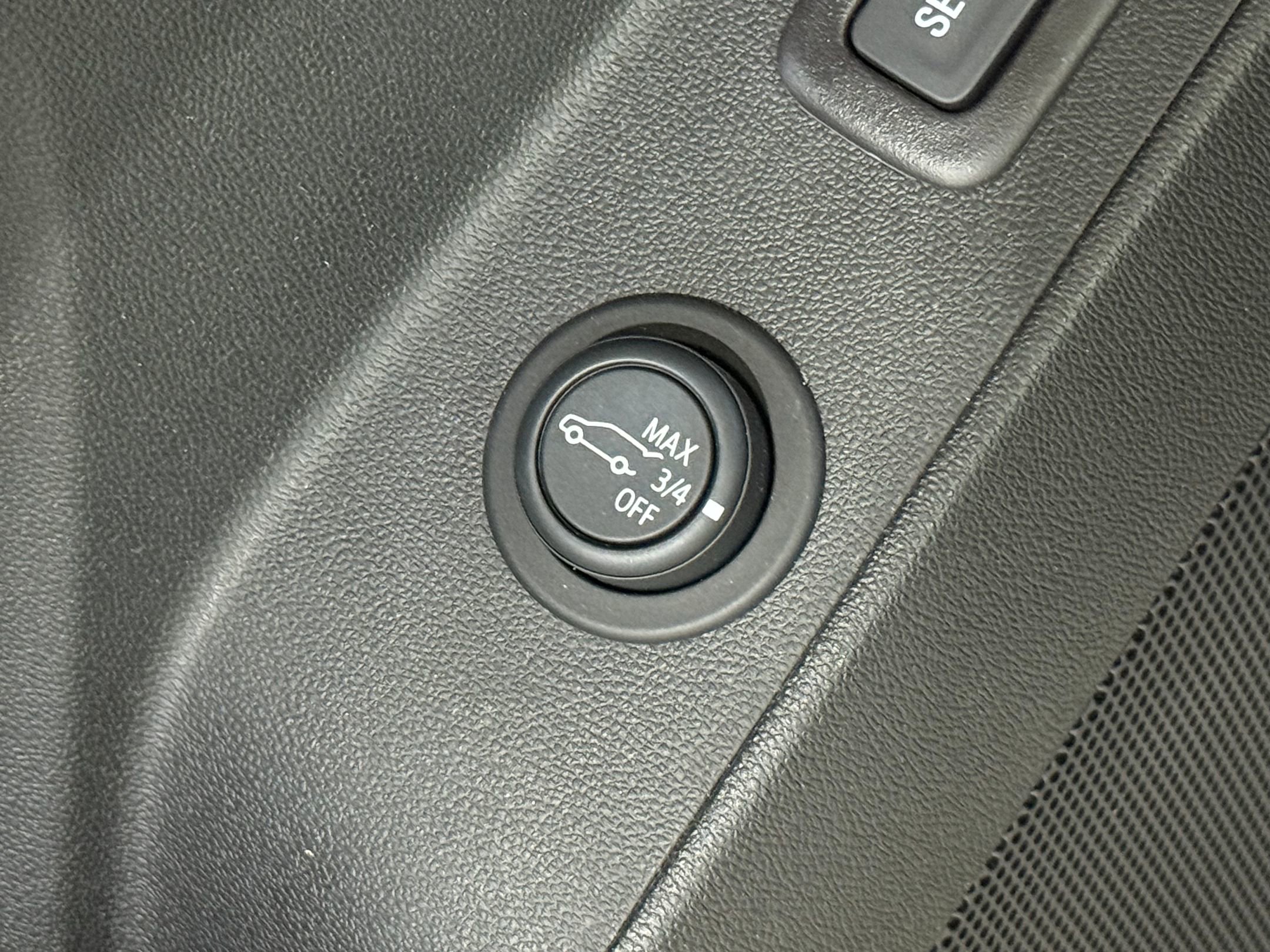 Used 2020 Chevrolet Equinox Premier image 16