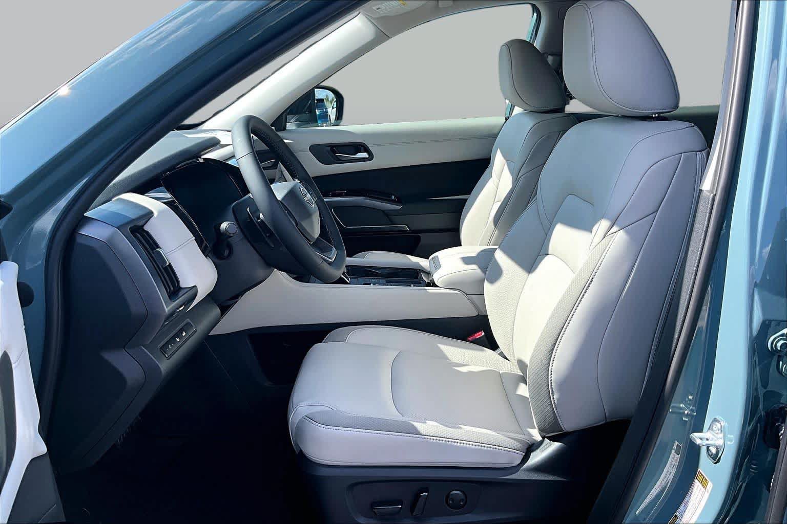 New 2026 Nissan Pathfinder SL FWD image 9