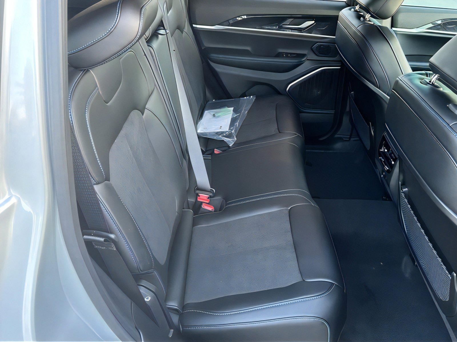 New 2025 Jeep Grand Cherokee Trailhawk image 12