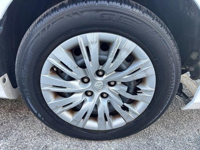 Used 2014 Toyota Camry LE image 8