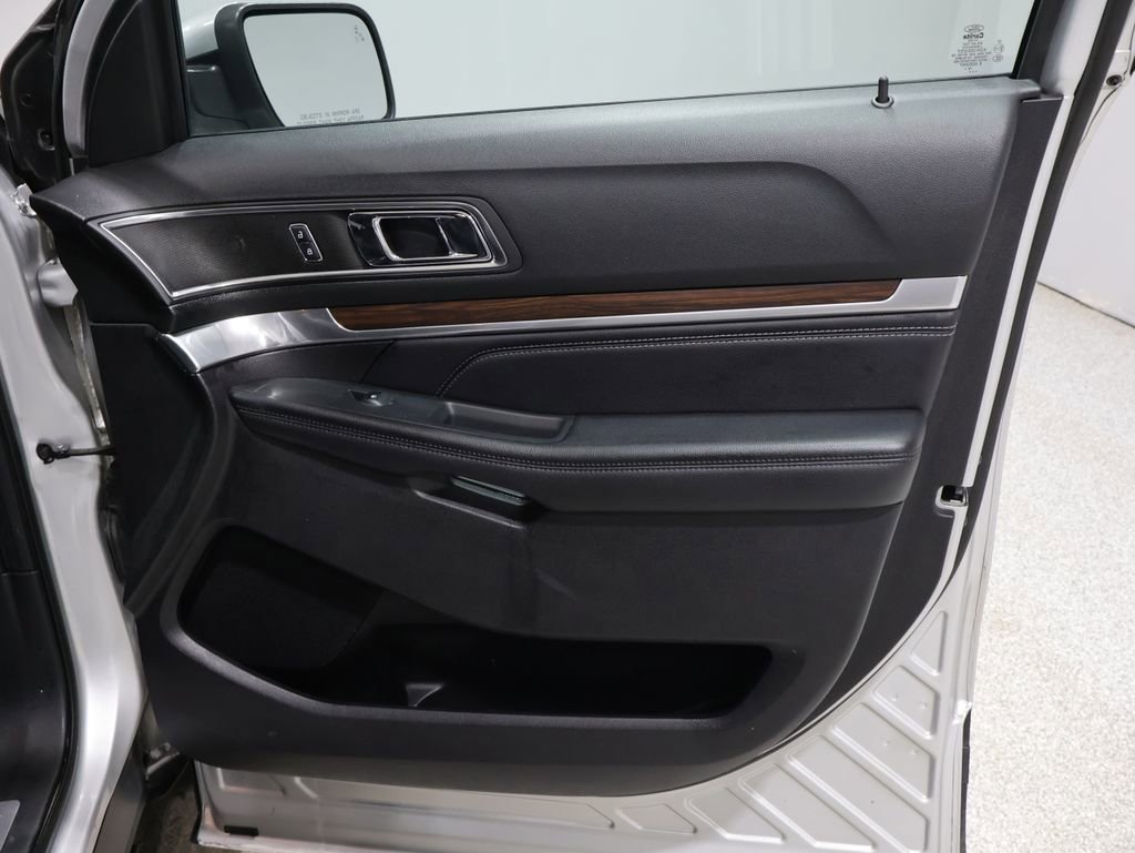 Used 2019 Ford Explorer Limited w/ Class III Trailer Tow Package image 24