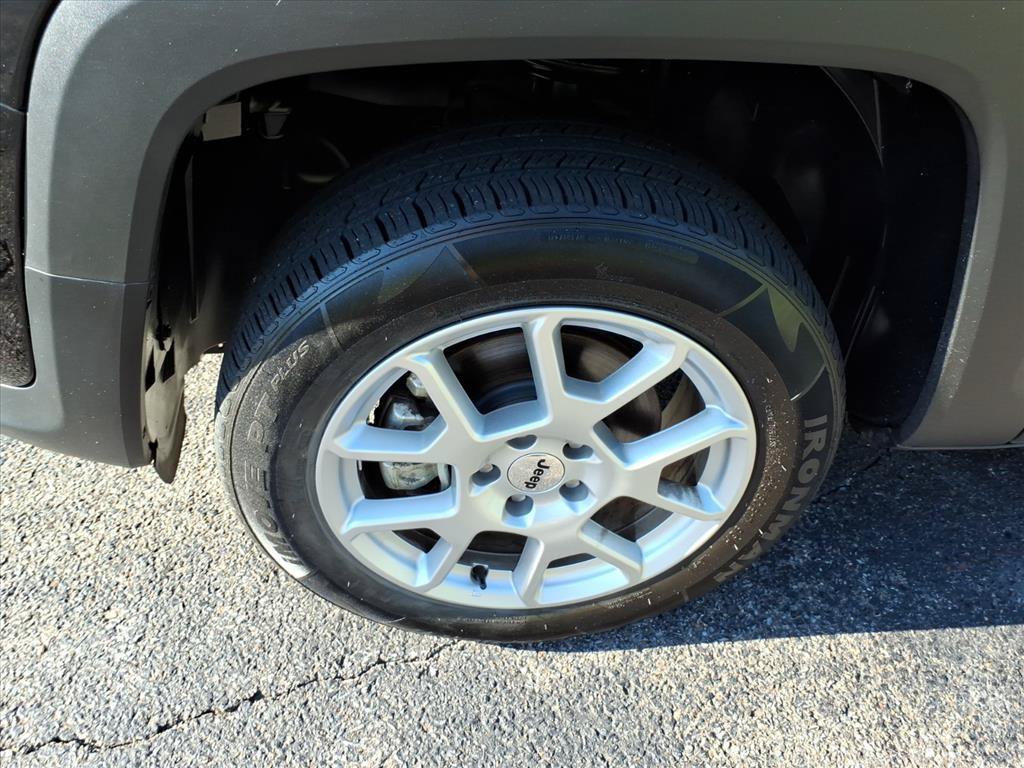 Used 2023 Jeep Renegade Latitude AWD/4WD image 10