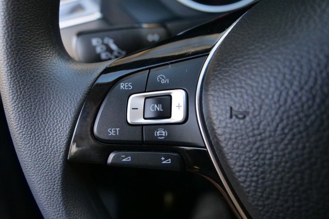 Used 2020 Volkswagen Tiguan S image 16