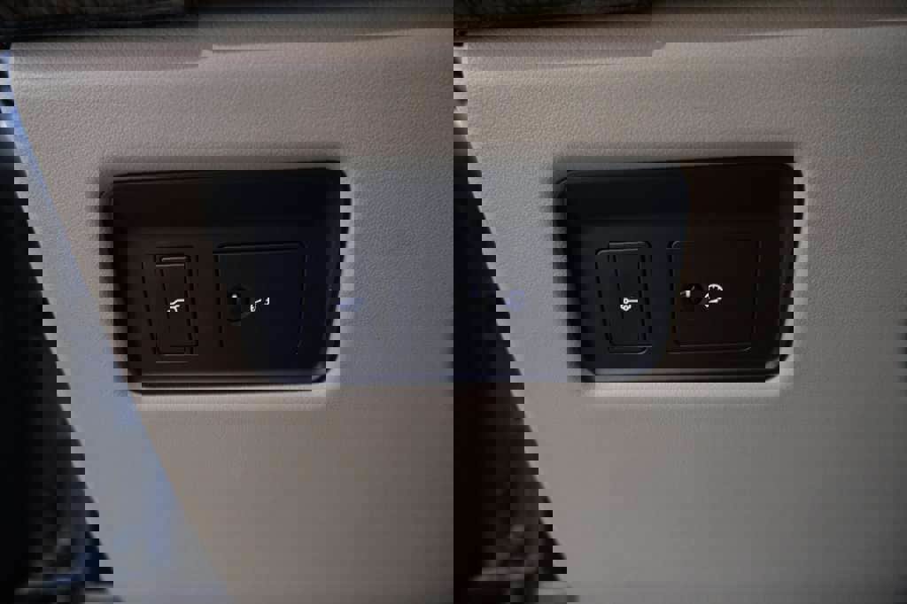 Used 2018 Land Rover Range Rover Long Wheelbase Supercharged image 44